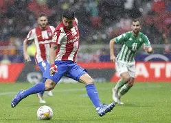 红白斯图加特战胜皇家贝蒂斯劫富济贫感人之战的简单介绍