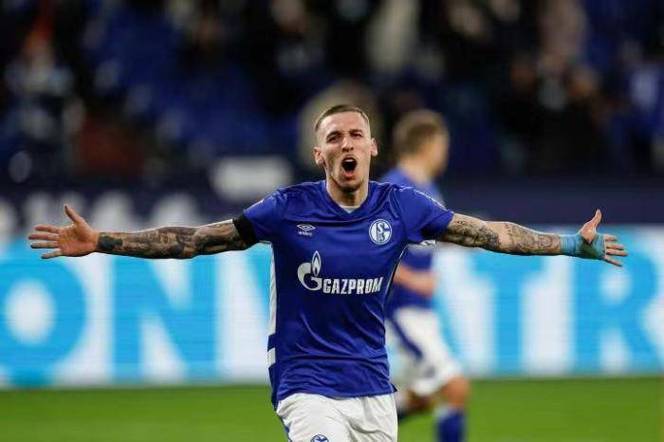 沙尔克04遭遇连败，德甲降级困境加剧