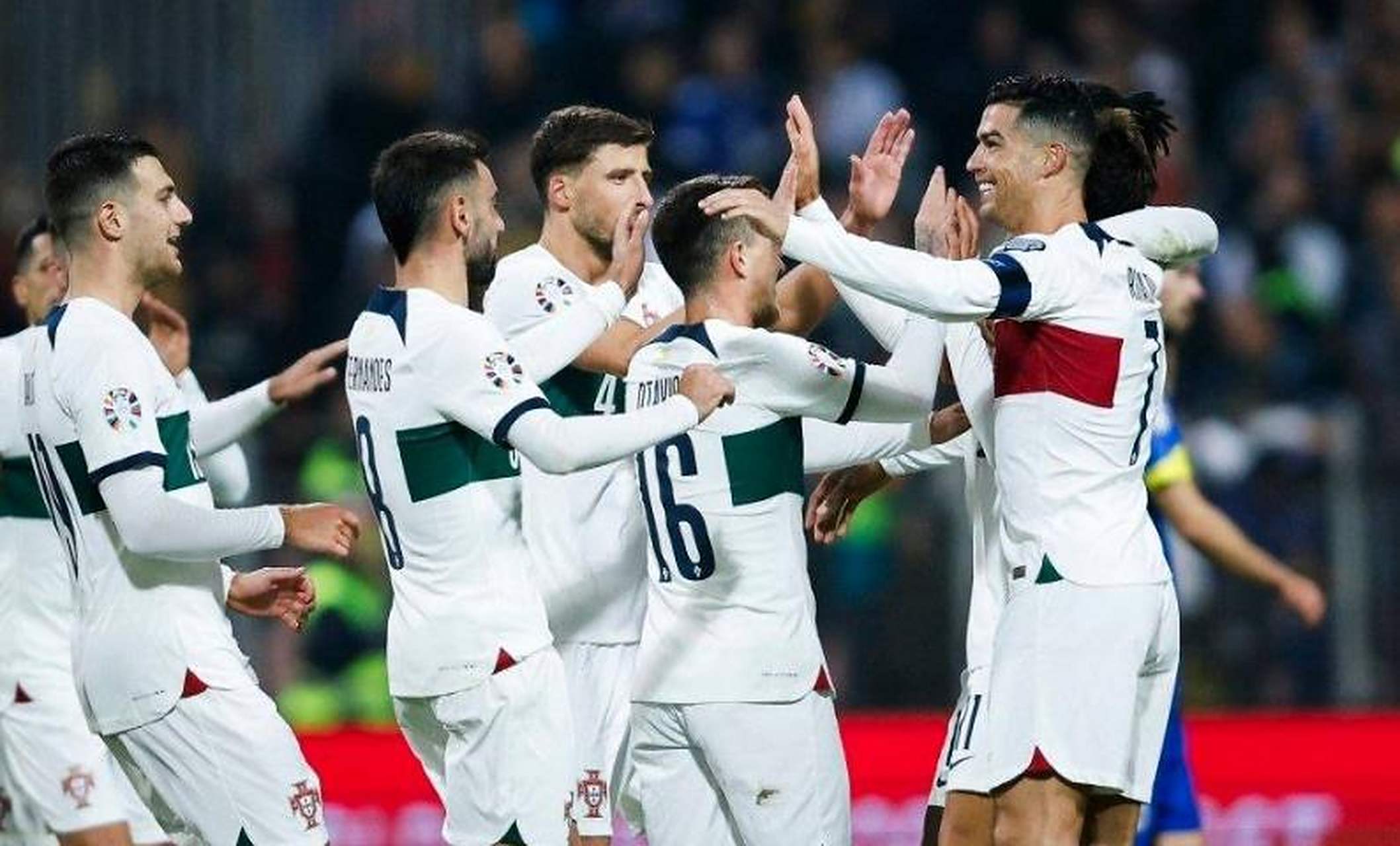 包含瞩目盛会，欧预赛呈现出越来越激烈的竞争的词条