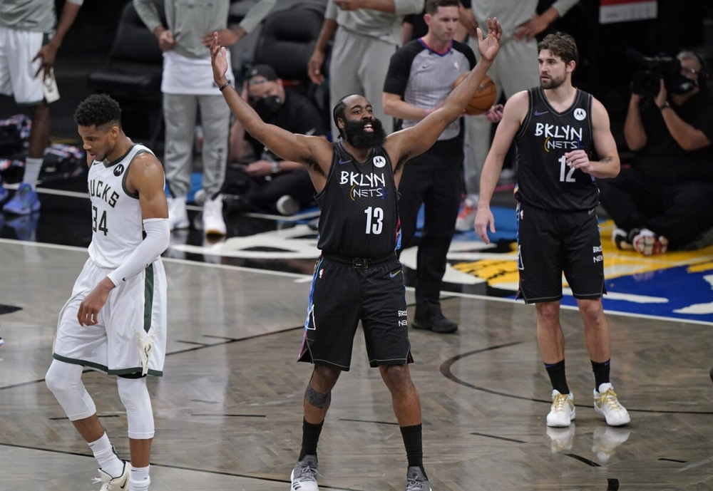 包含篮网队高居东部倒数第一，球迷呼吁引援的词条