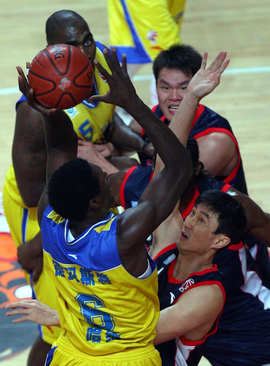 体育盛事聚焦篮球比赛，引发球迷热议的简单介绍