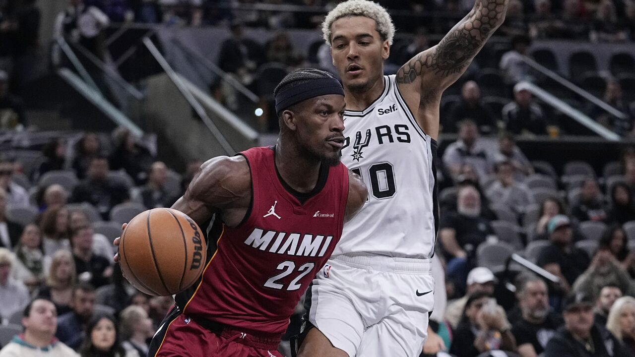 乐鱼体育APP下载-包含热火主场逆转取胜，关键时刻后卫爆发抢分的词条